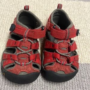 Red Keen sandals. Size US 5.